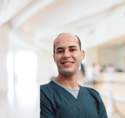 د/ احمد السيوفى - طبيب أسنان عام